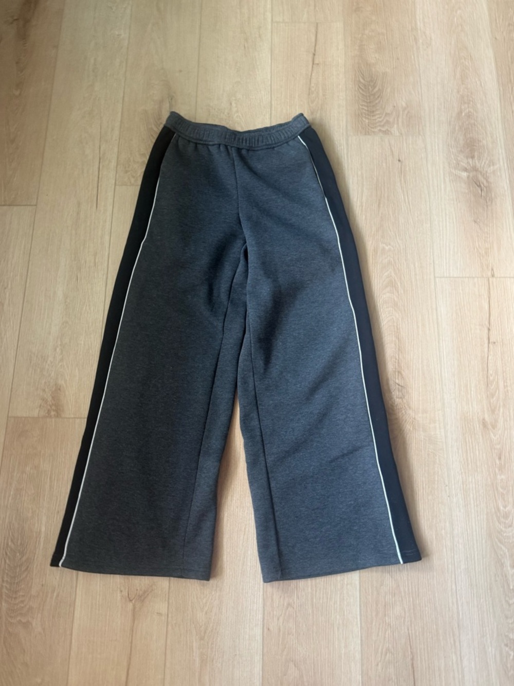 NWOT Edikted - Sweatpants